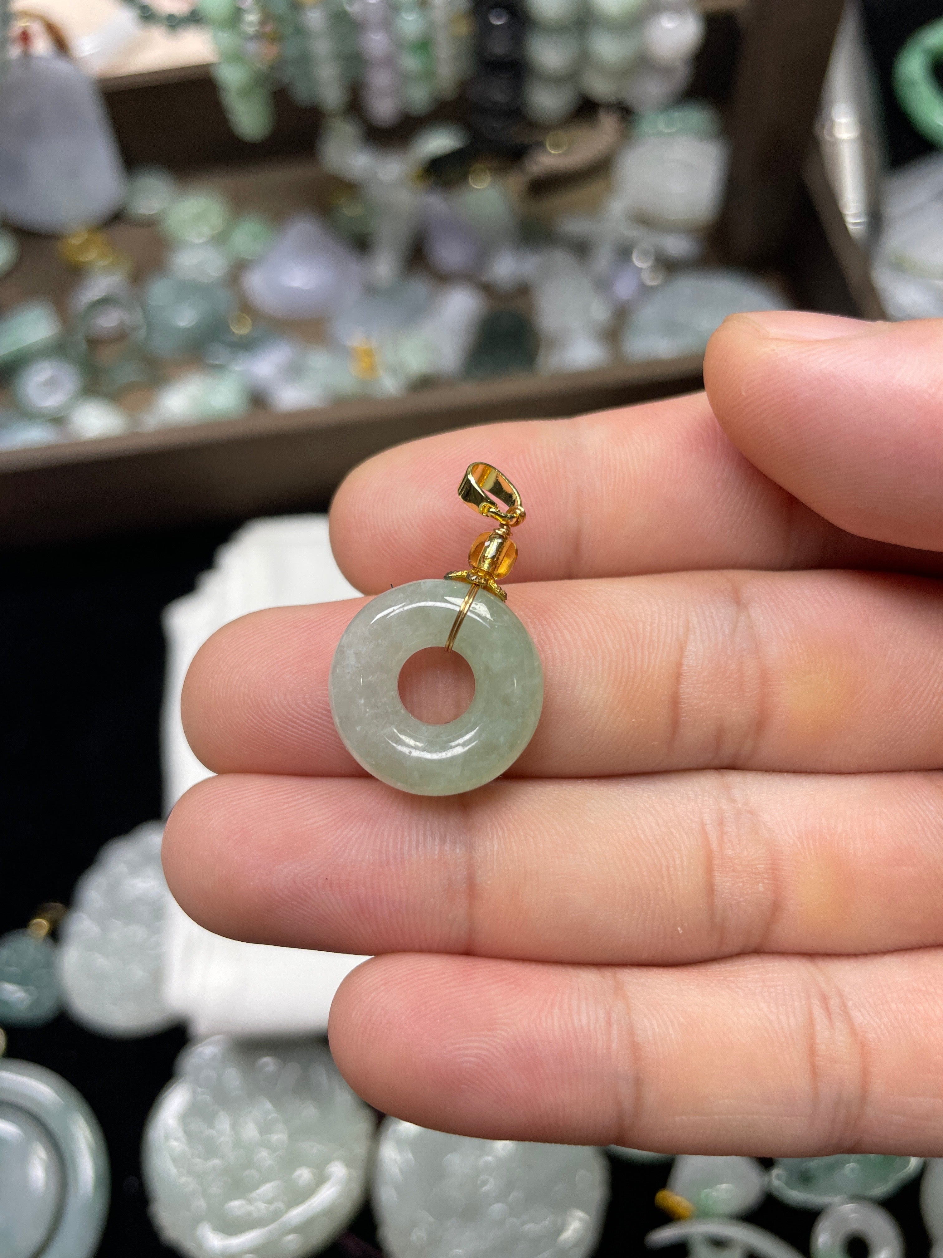 Donuts pendent