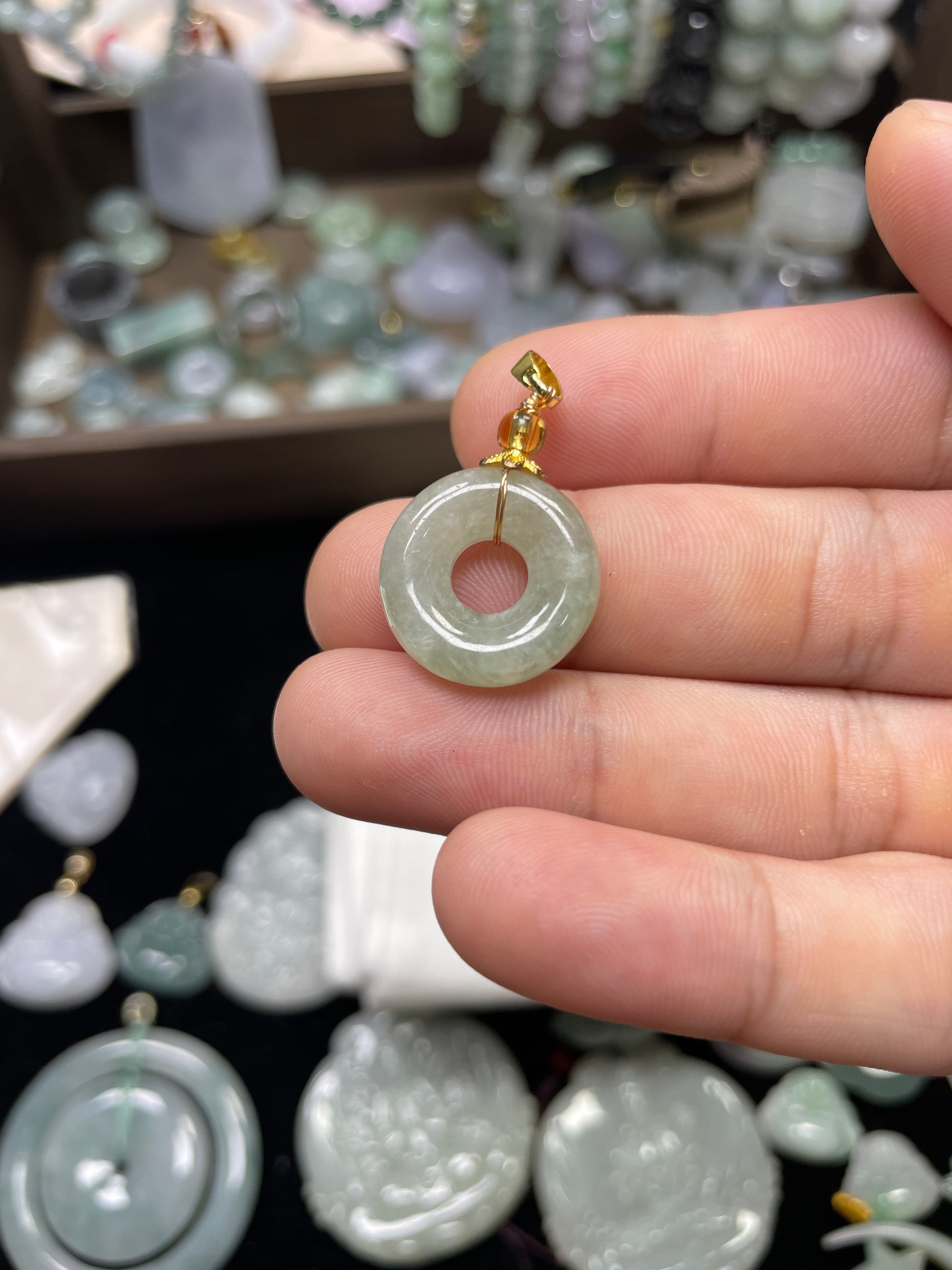 Donuts pendent