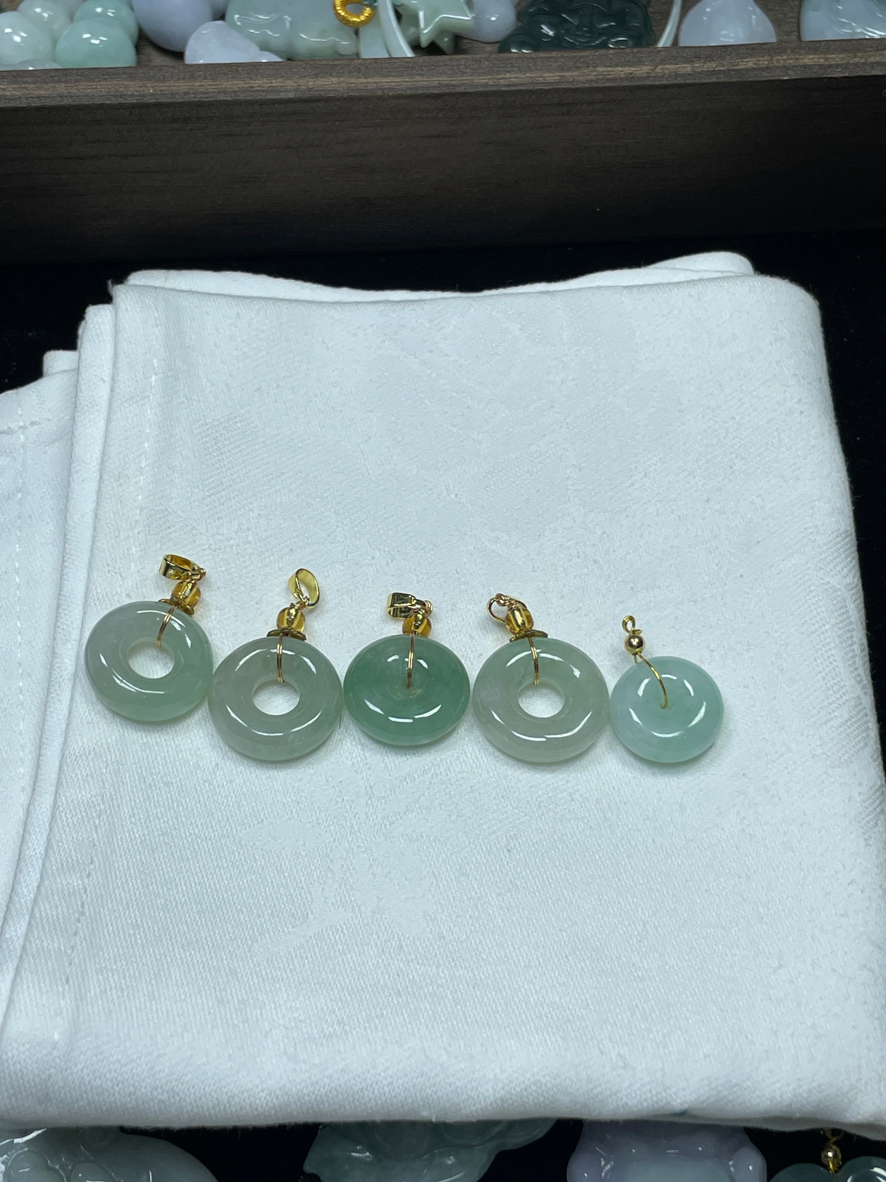 Donuts pendent