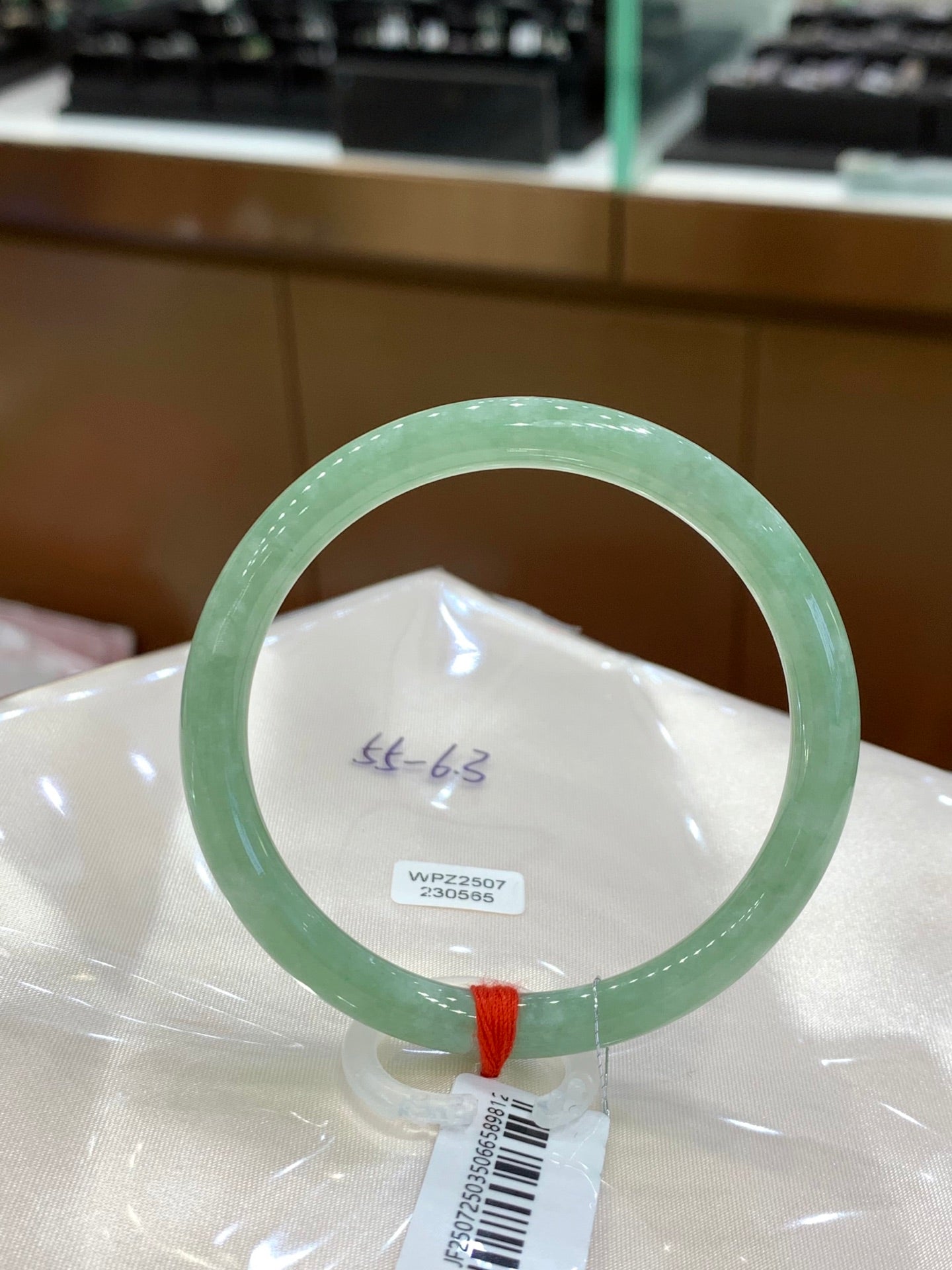 Jadeite round thin bangle 55mm*6.3mm